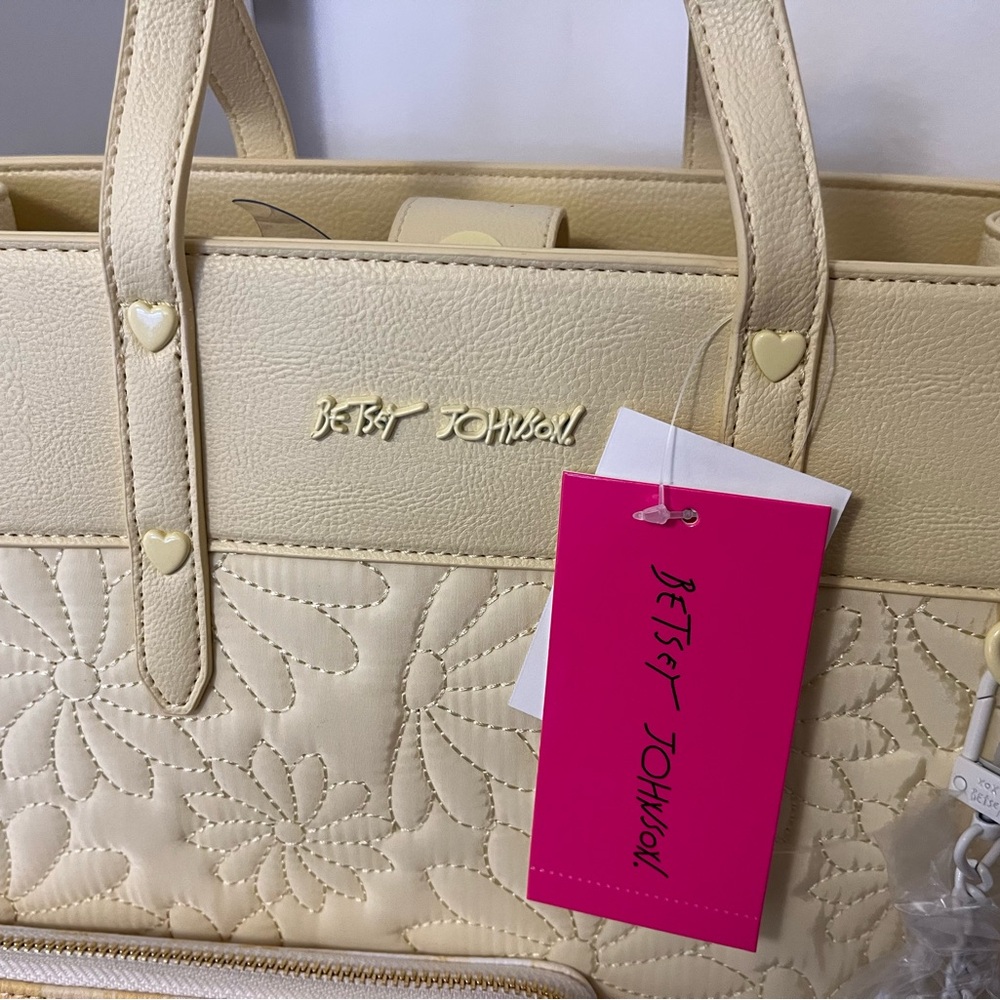 Buyer appreciation- Betsey Johnson Tote/Wristlet - buy a candle get an entry!! - Picture 8 of 11